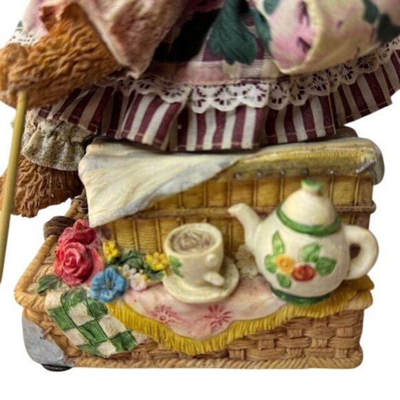 Vintage Figurine Bear With Straw Hat & Picnic Basket Plays Music and works - Picture 5 of 12